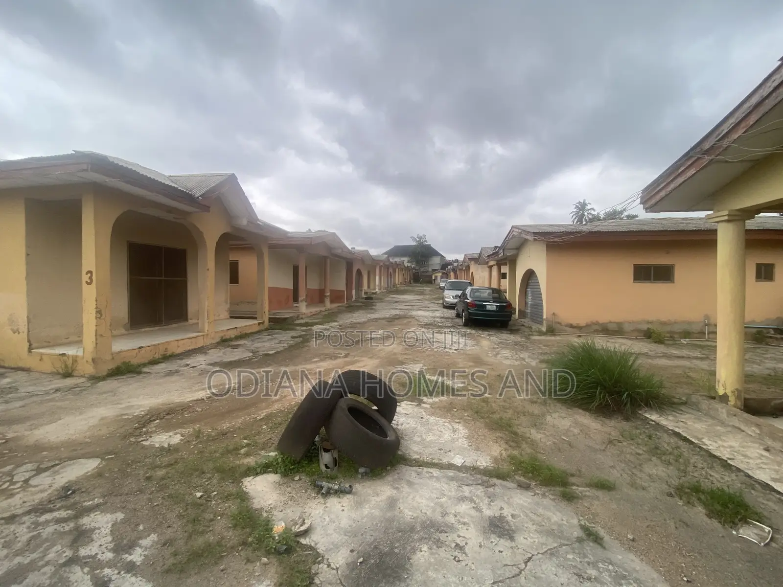 20bdrm Bungalow in Oluwo Kekere Street,, Basorun for sale in Basorun