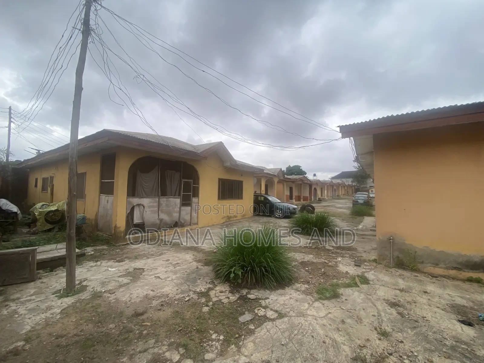 20bdrm Bungalow in Oluwo Kekere Street,, Basorun for sale in Basorun