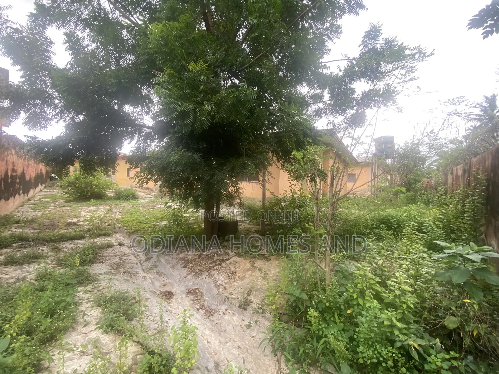 20bdrm Bungalow in Oluwo Kekere Street,, Basorun for sale in Basorun
