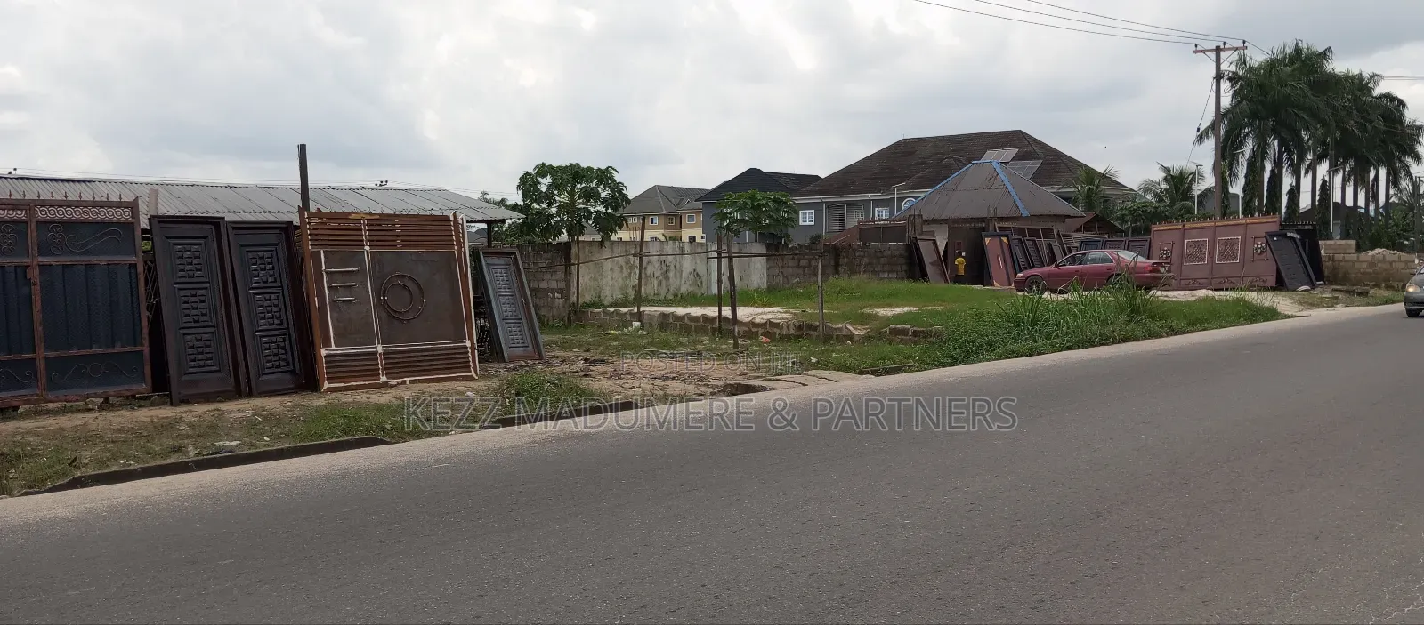 For Sale : 31⁄2 Plot ON MAJOR Sars Rd , Ph in Port-Harcourt