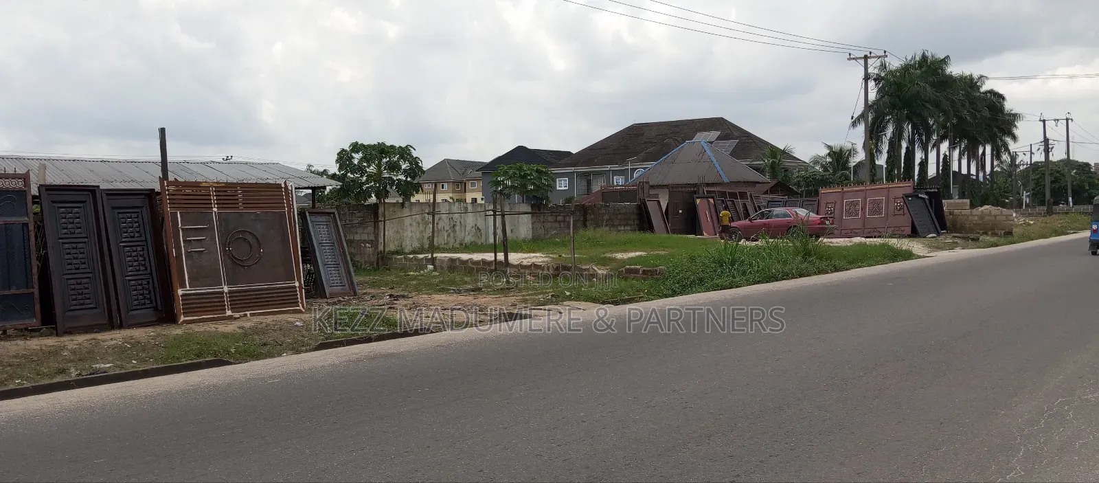 For Sale : 31⁄2 Plot ON MAJOR Sars Rd , Ph in Port-Harcourt