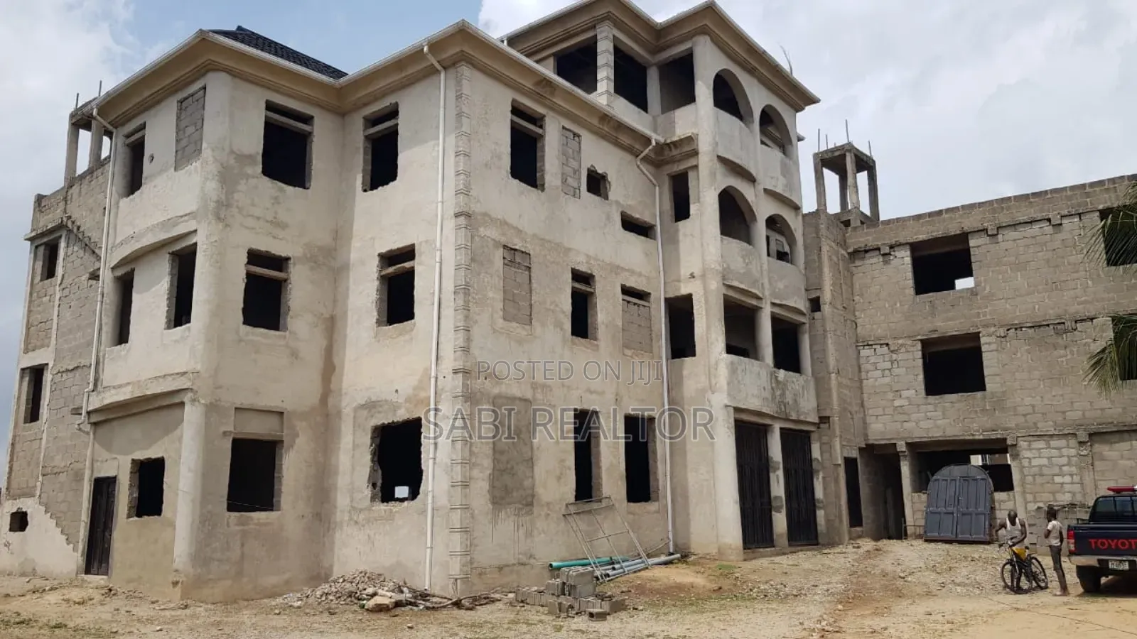 Solidly Built Hotel for Sale, 85% to Completion in Obafemi-Owode