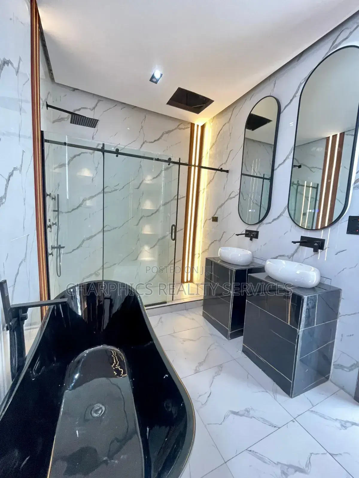 5bdrm Duplex in Chevron for sale in Chevron