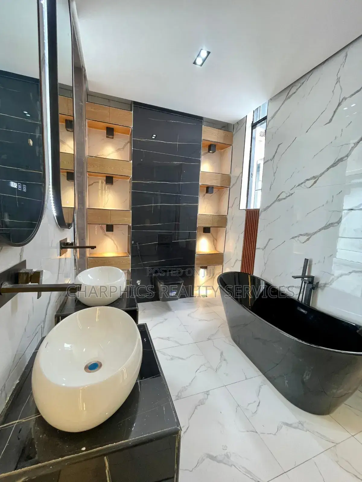 5bdrm Duplex in Chevron for sale in Chevron