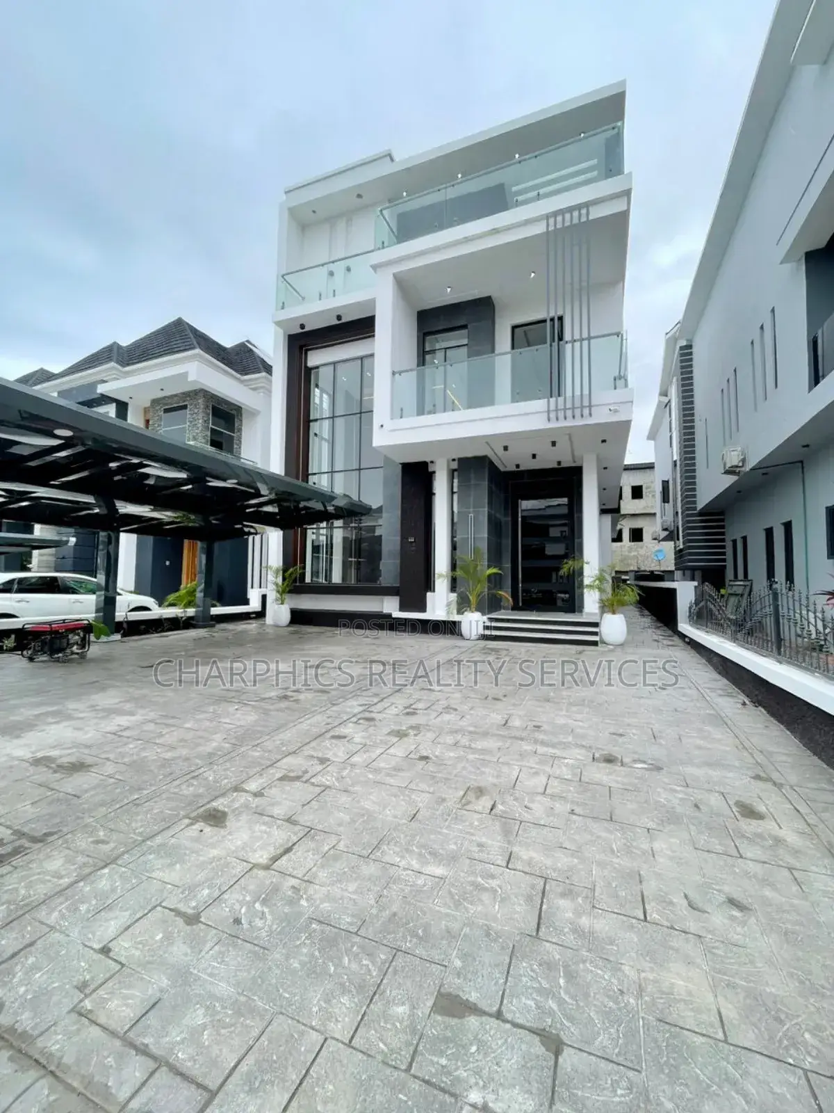 5bdrm Duplex in Ikota for sale in Ikota