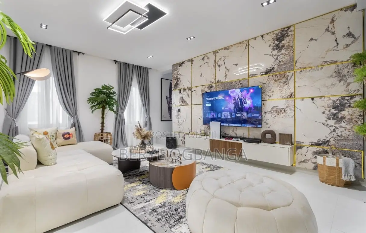 White Aesthetic 2 Bedroom With Snooker and Ps5 in Ikate