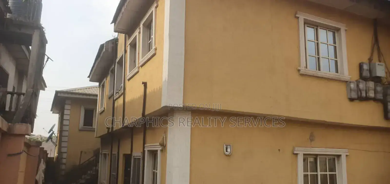 8bdrm Block of Flats in Jumofak for sale in Jumofak