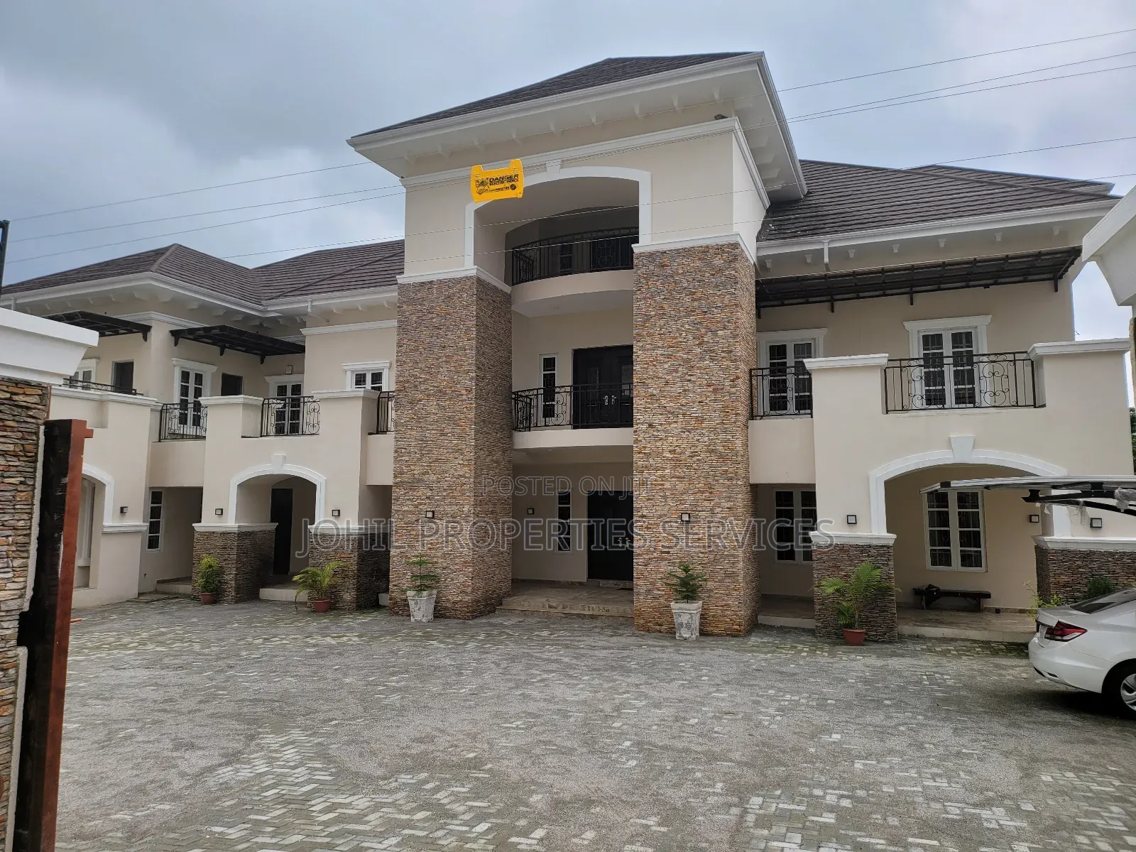 8bdrm Mansion in Maitama for sale in Maitama