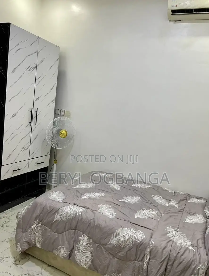 Weekly en-Suited Room With Wi-Fi and Netflix in Agungi