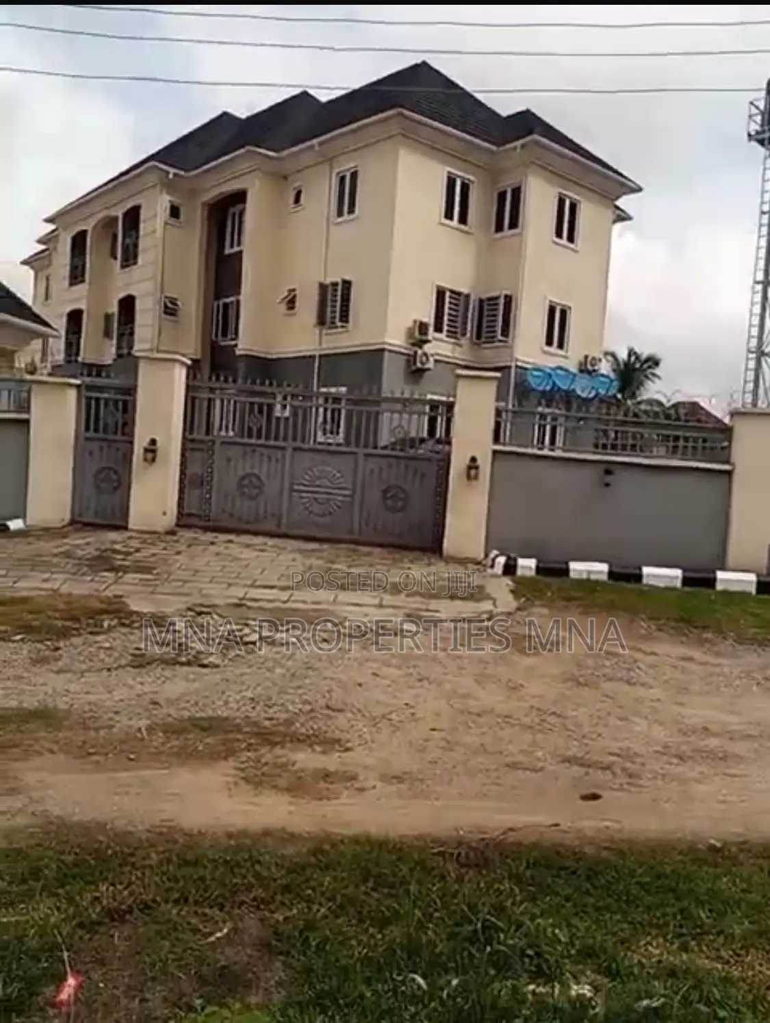 3bdrm Apartment in Kings Park Estate, Lugbe District for sale in Lugbe District