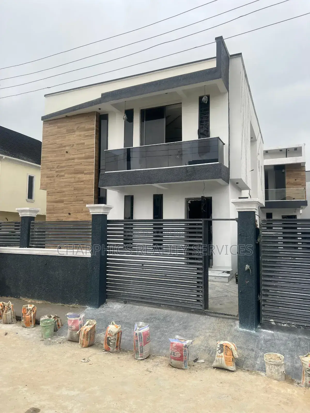 5bdrm Duplex in Ikota for sale in Ikota