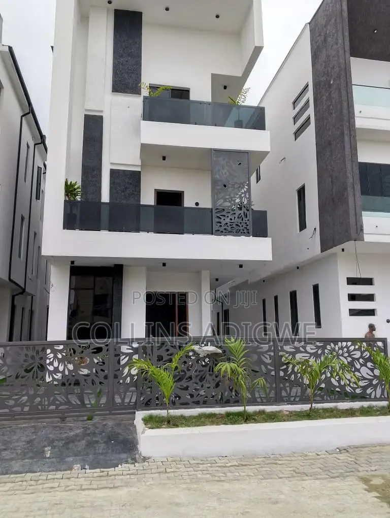 5bdrm Duplex in Chevron for sale in Chevron