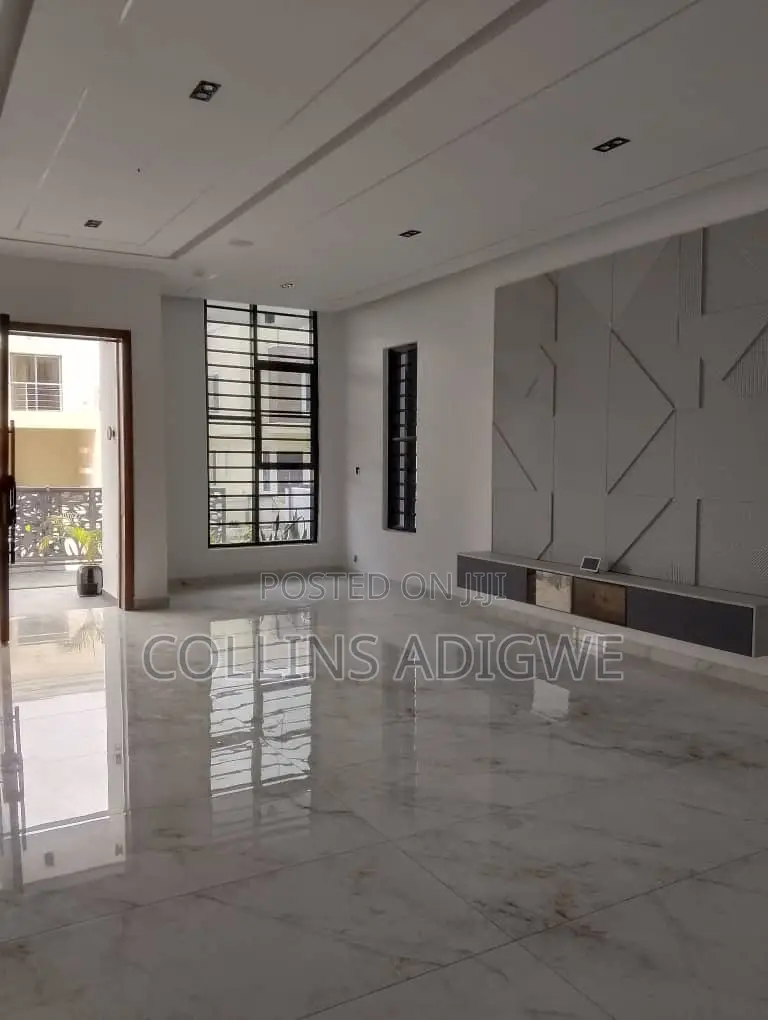 5bdrm Duplex in Chevron for sale in Chevron