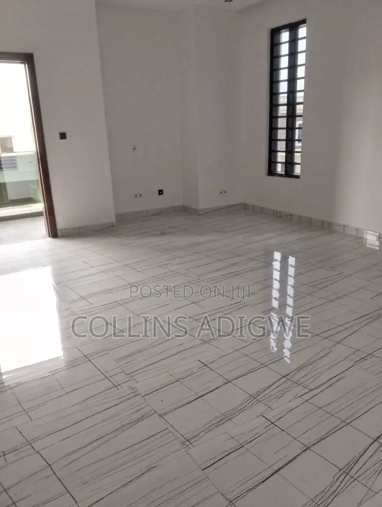 5bdrm Duplex in Chevron for sale in Chevron