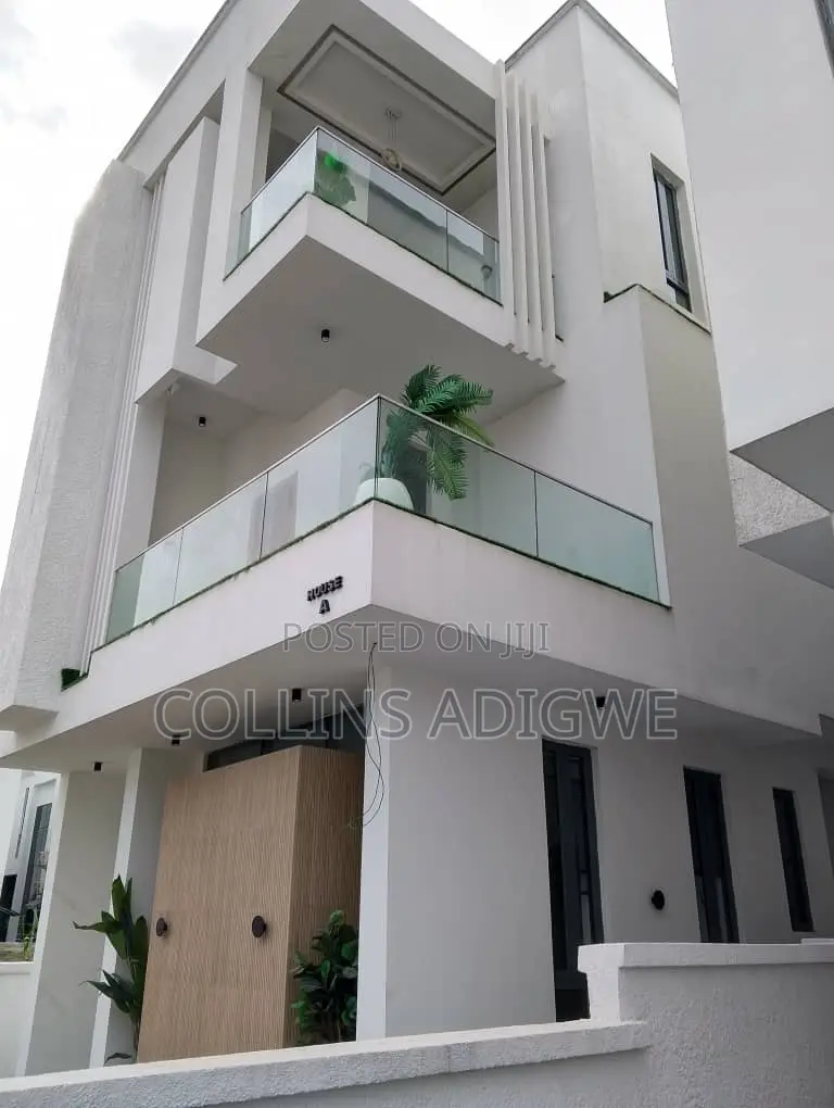5bdrm Duplex in Chevron 1 for sale in Chevron