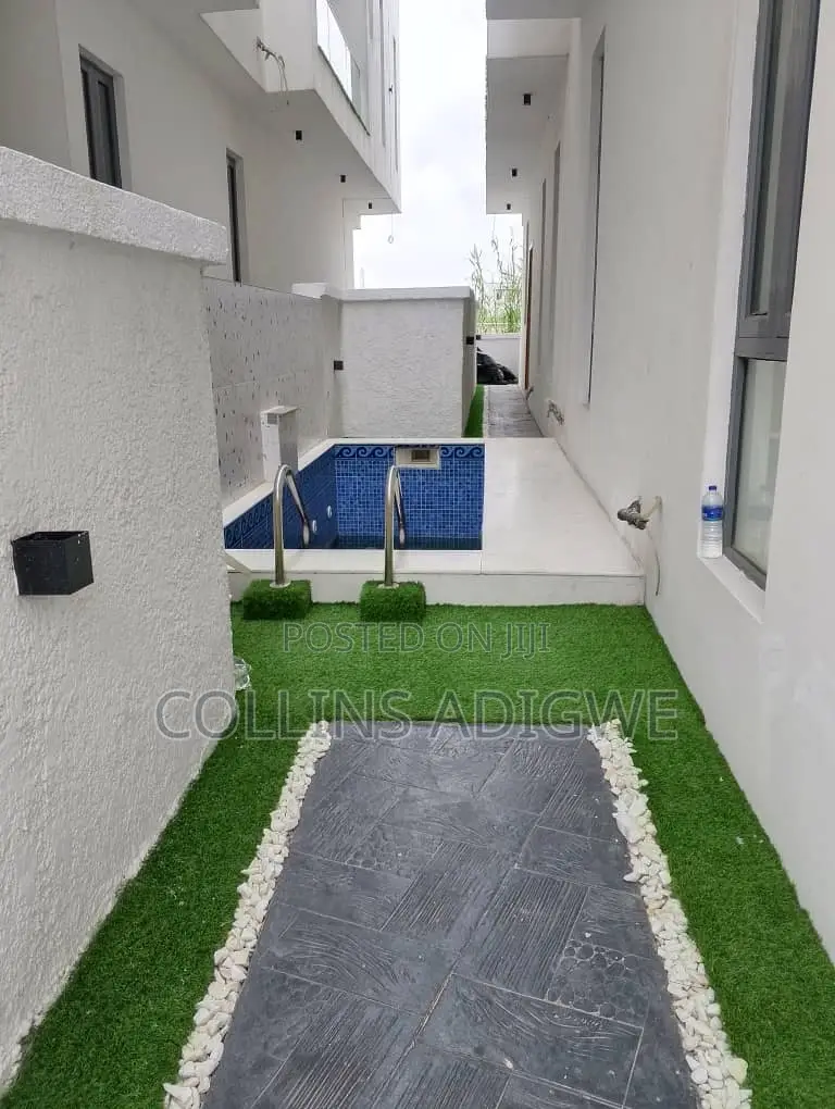 5bdrm Duplex in Chevron 1 for sale in Chevron