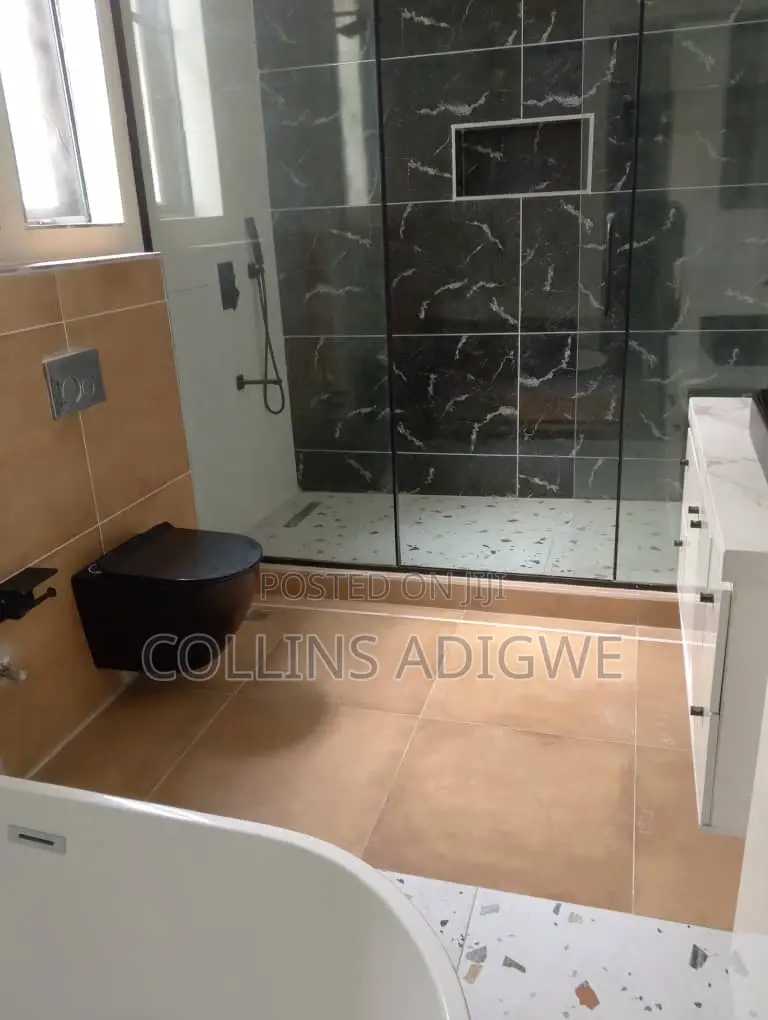 5bdrm Duplex in Chevron 1 for sale in Chevron