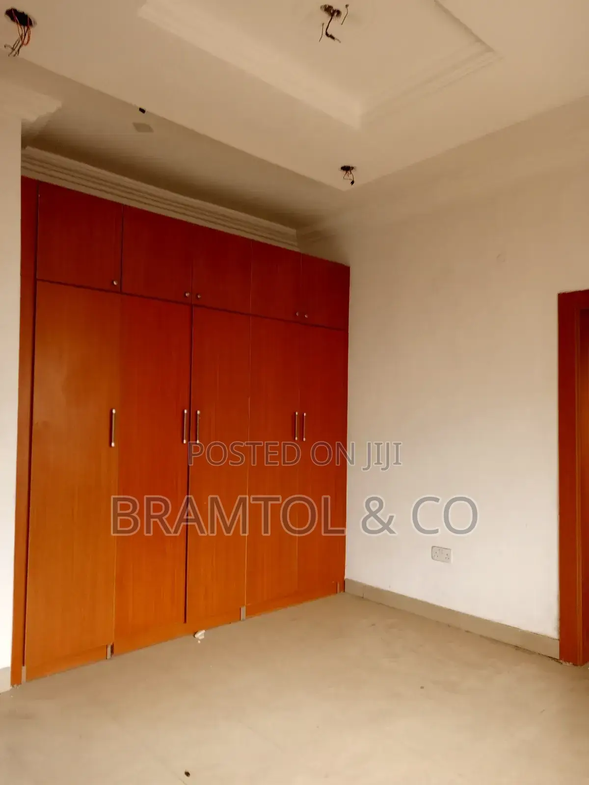 3bedroom Flat Strictly for Office Use in Utako