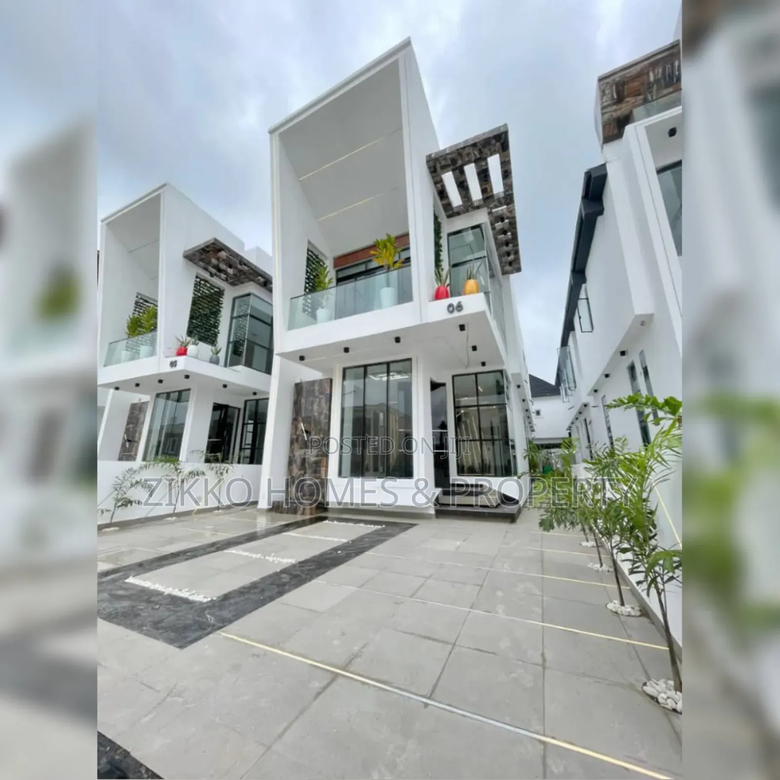 5bdrm Duplex in Chevron Drive for sale in Chevron