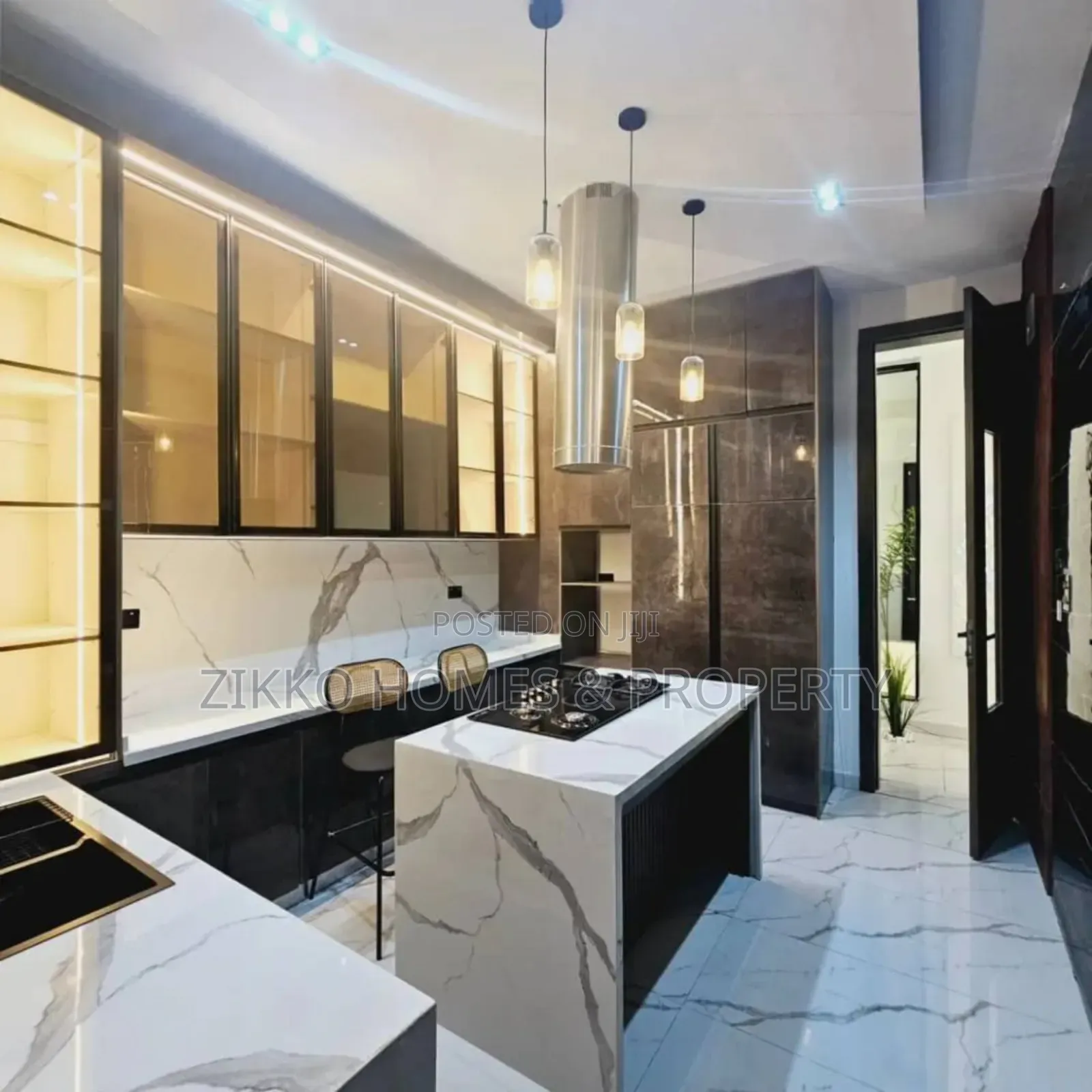 5bdrm Duplex in Chevron Drive for sale in Chevron