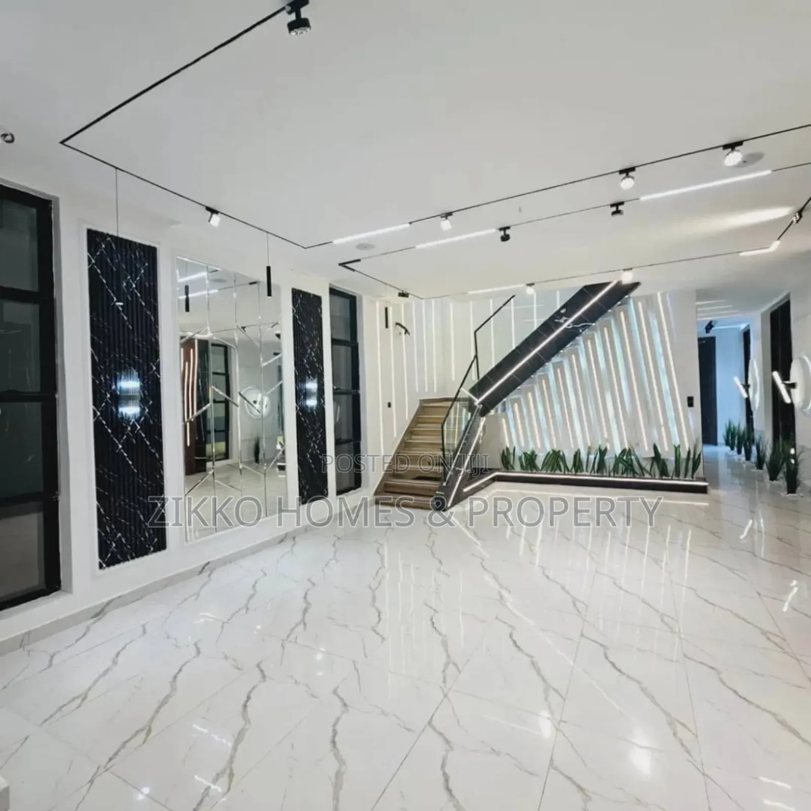 5bdrm Duplex in Chevron Drive for sale in Chevron