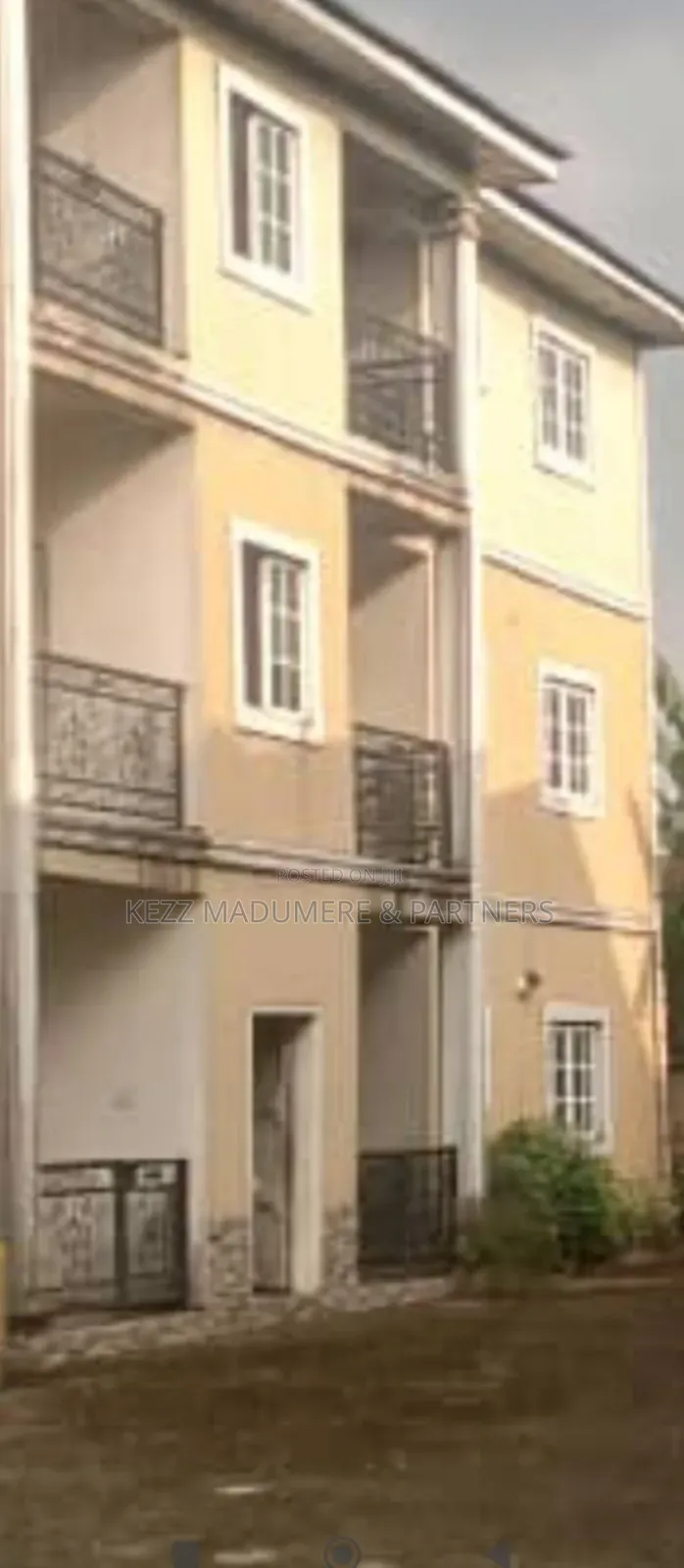 12bdrm Block of Flats in Rumualog,Near for sale in Port-Harcourt
