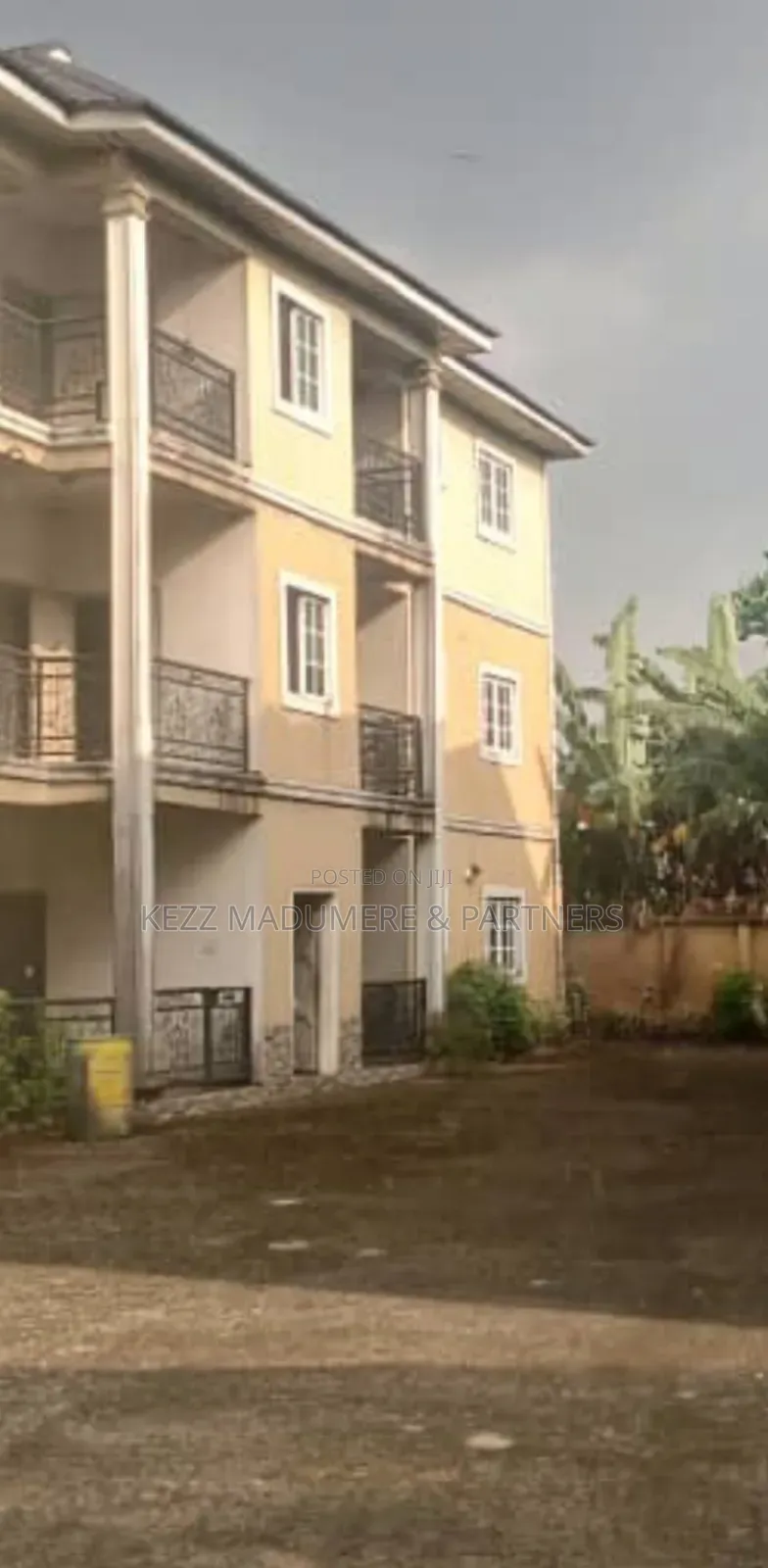 12bdrm Block of Flats in Rumualog,Near for sale in Port-Harcourt