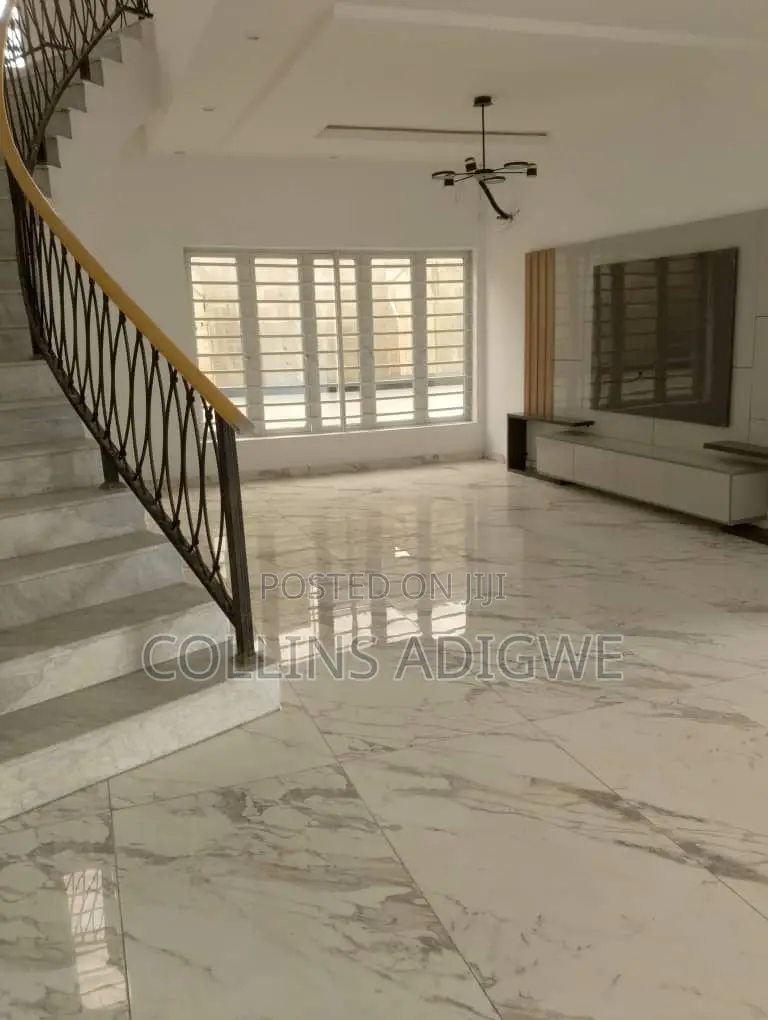 5bdrm Duplex in Chevron Drive Lekki for sale in Chevron