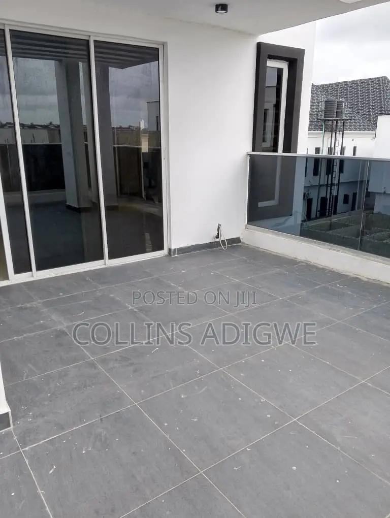 5bdrm Duplex in Chevron Drive Lekki for sale in Chevron