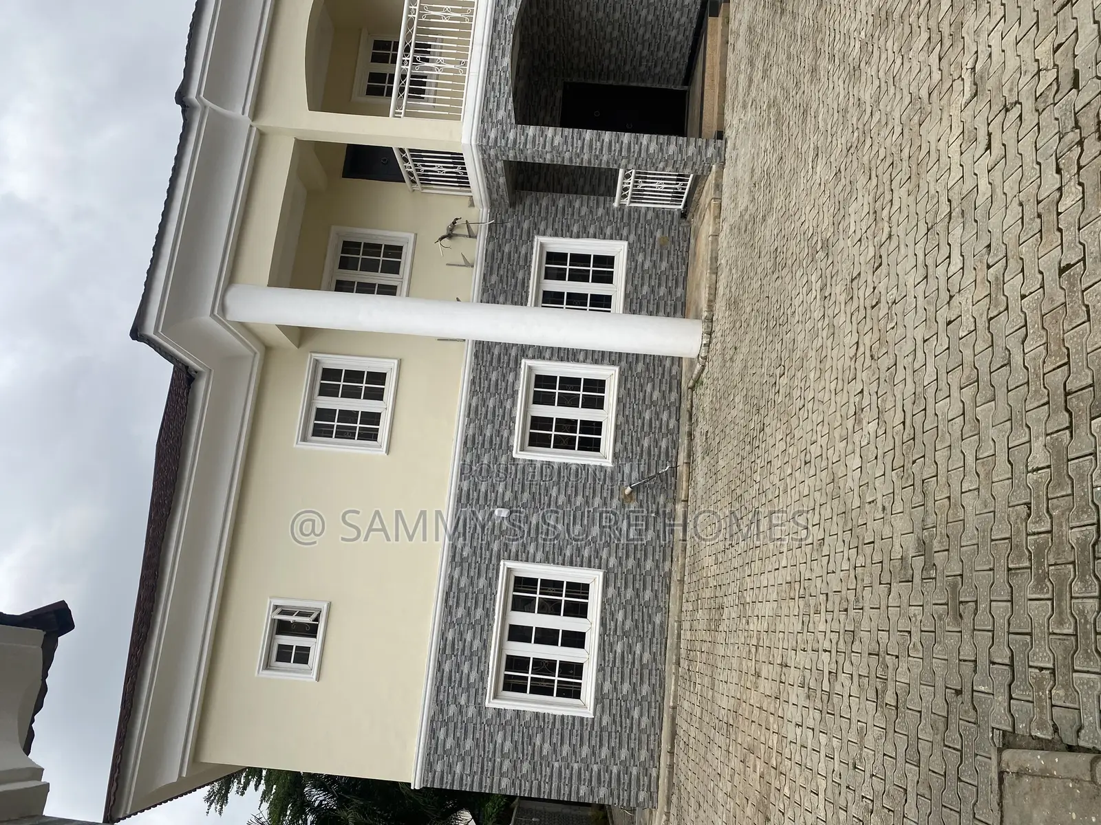 3bdrm Duplex in Sentraco Gwarinpa for rent in Gwarinpa