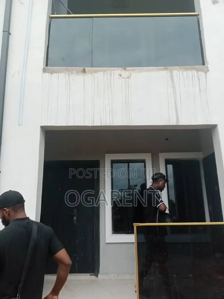 Furnished 3bdrm Apartment in Ogunmwenyi Ugbor, Benin City for rent in Benin City