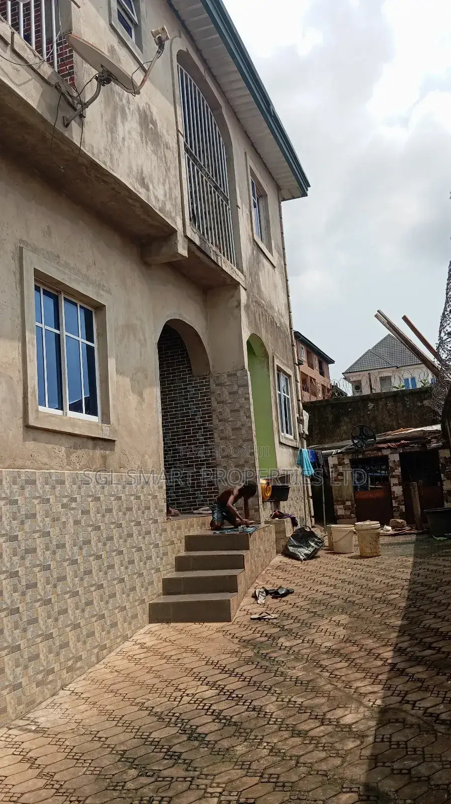 3bdrm Apartment in Amenyi Awka for sale in Awka
