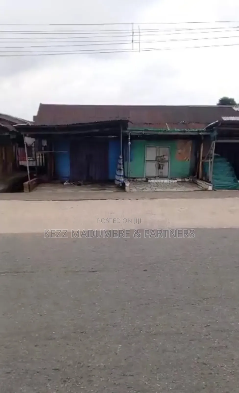For Sale : 1 Plot on the Major Ikwere Rd by Rumuodomaya in Port-Harcourt