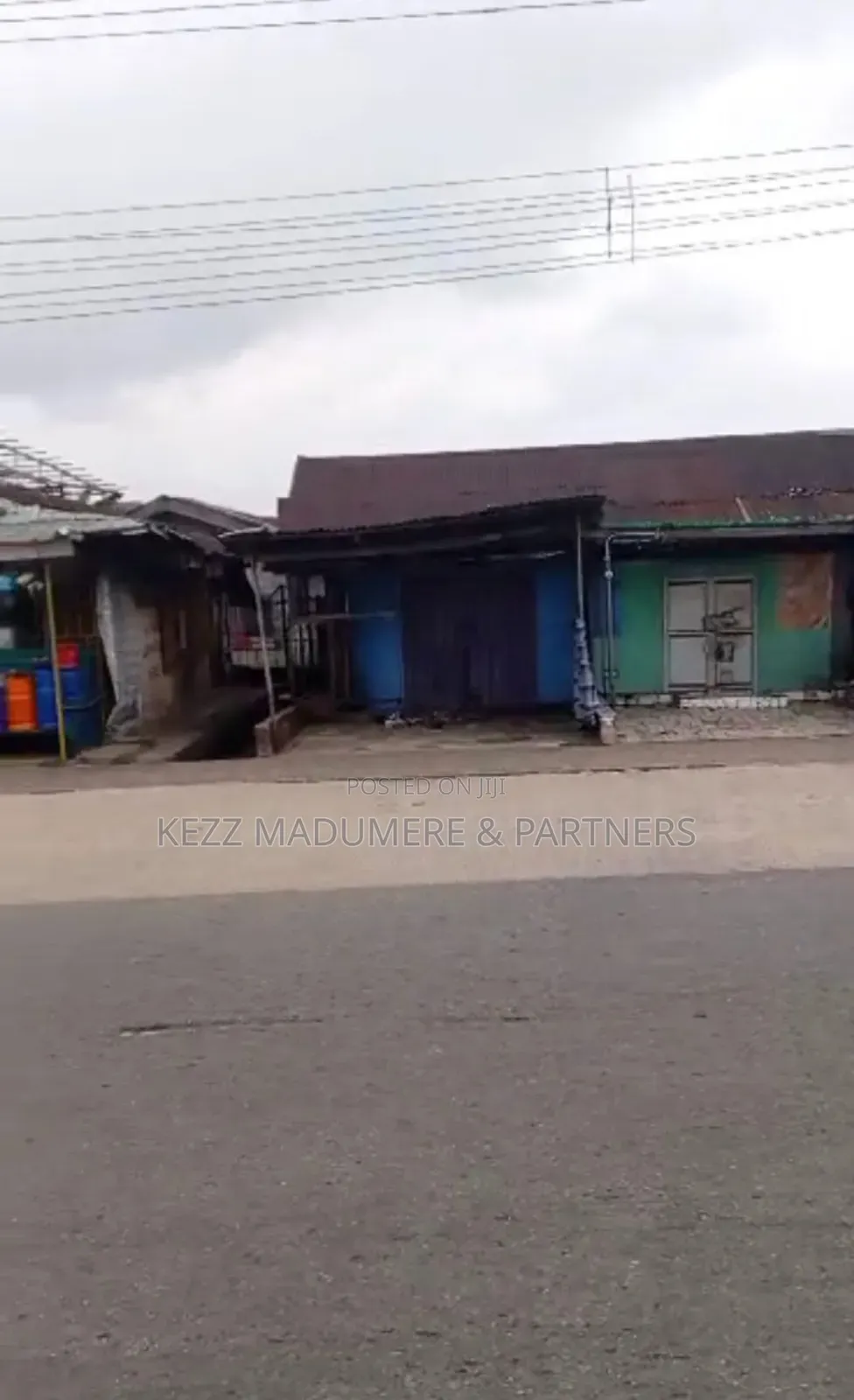 For Sale : 1 Plot on the Major Ikwere Rd by Rumuodomaya in Port-Harcourt