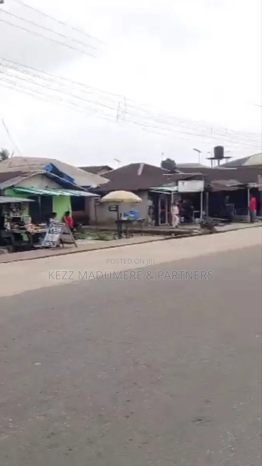 For Sale : 1 Plot on the Major Ikwere Rd by Rumuodomaya in Port-Harcourt