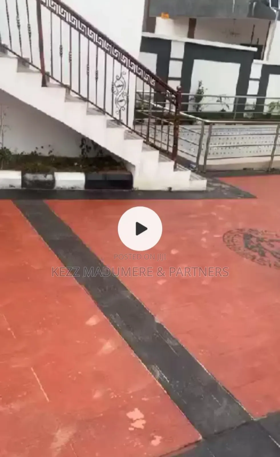 5bdrm Duplex in Inside An Estate , for sale in Enugu