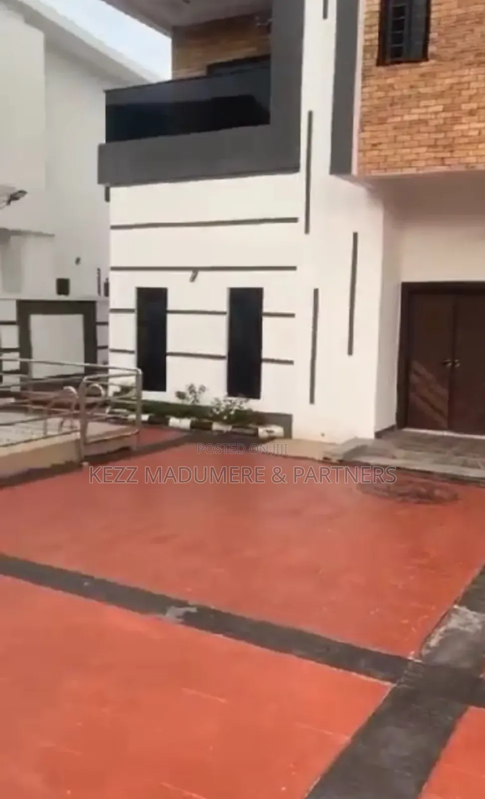 5bdrm Duplex in Inside An Estate , for sale in Enugu