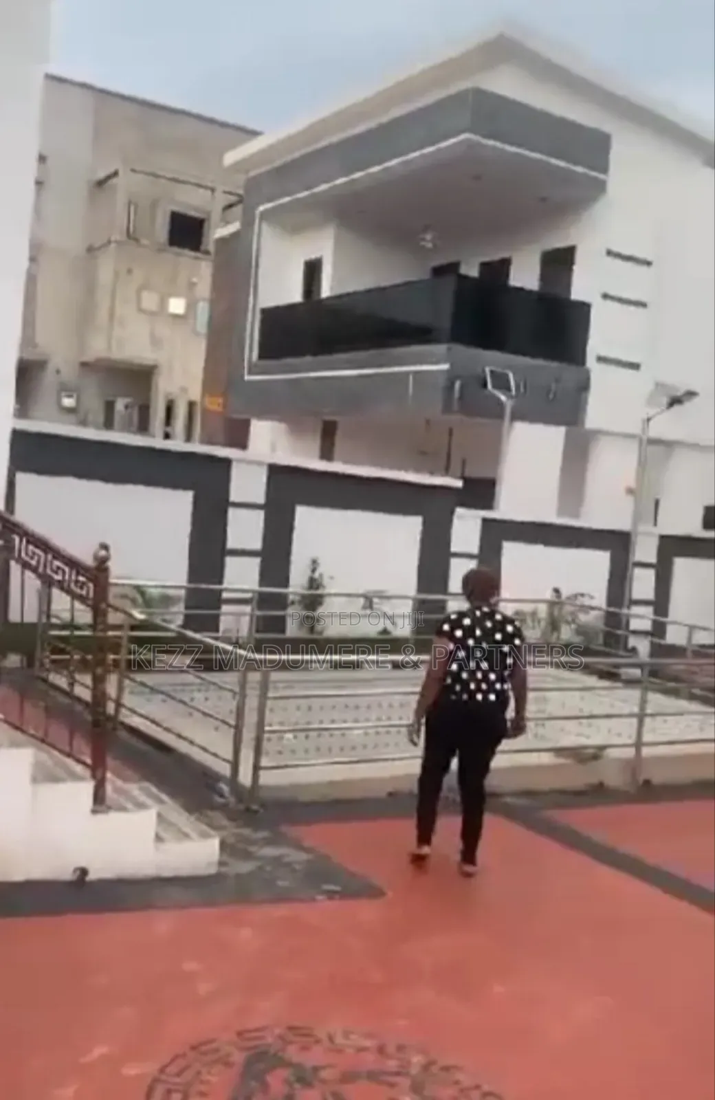 5bdrm Duplex in Inside An Estate , for sale in Enugu