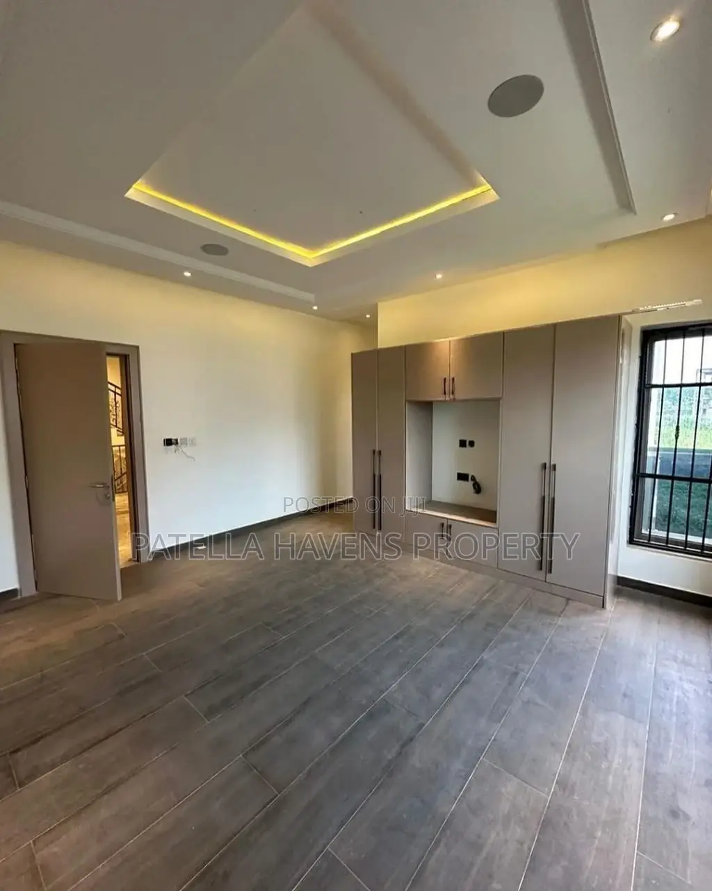 6bdrm Townhouse Terrace In Mbora For Sale in Mbora
