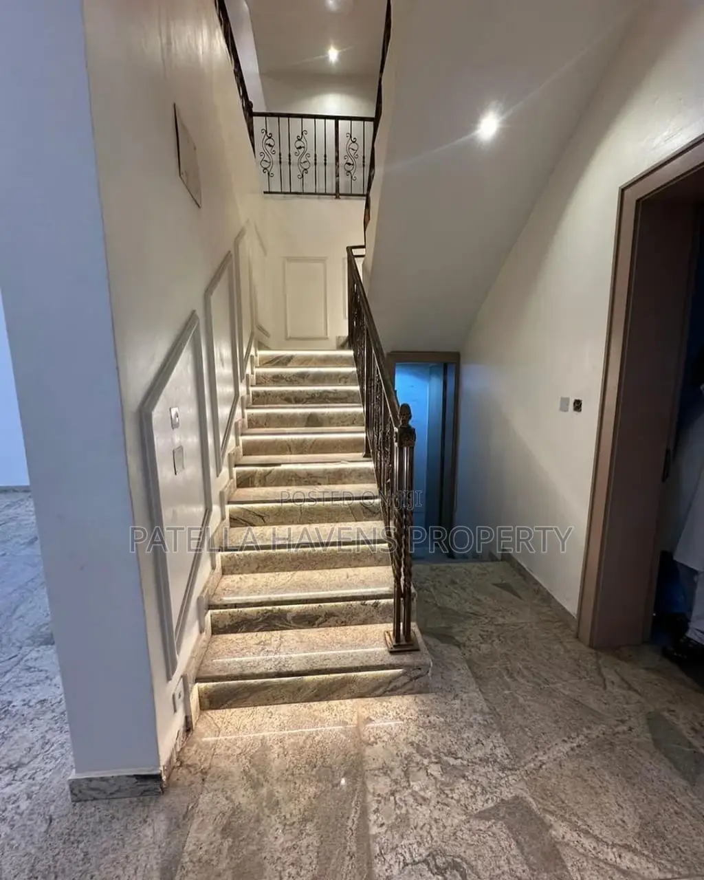 6bdrm Townhouse Terrace In Mbora For Sale in Mbora