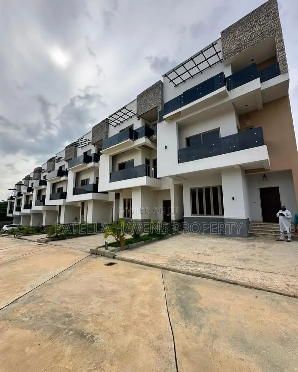 6bdrm Townhouse Terrace In Mbora For Sale in Mbora