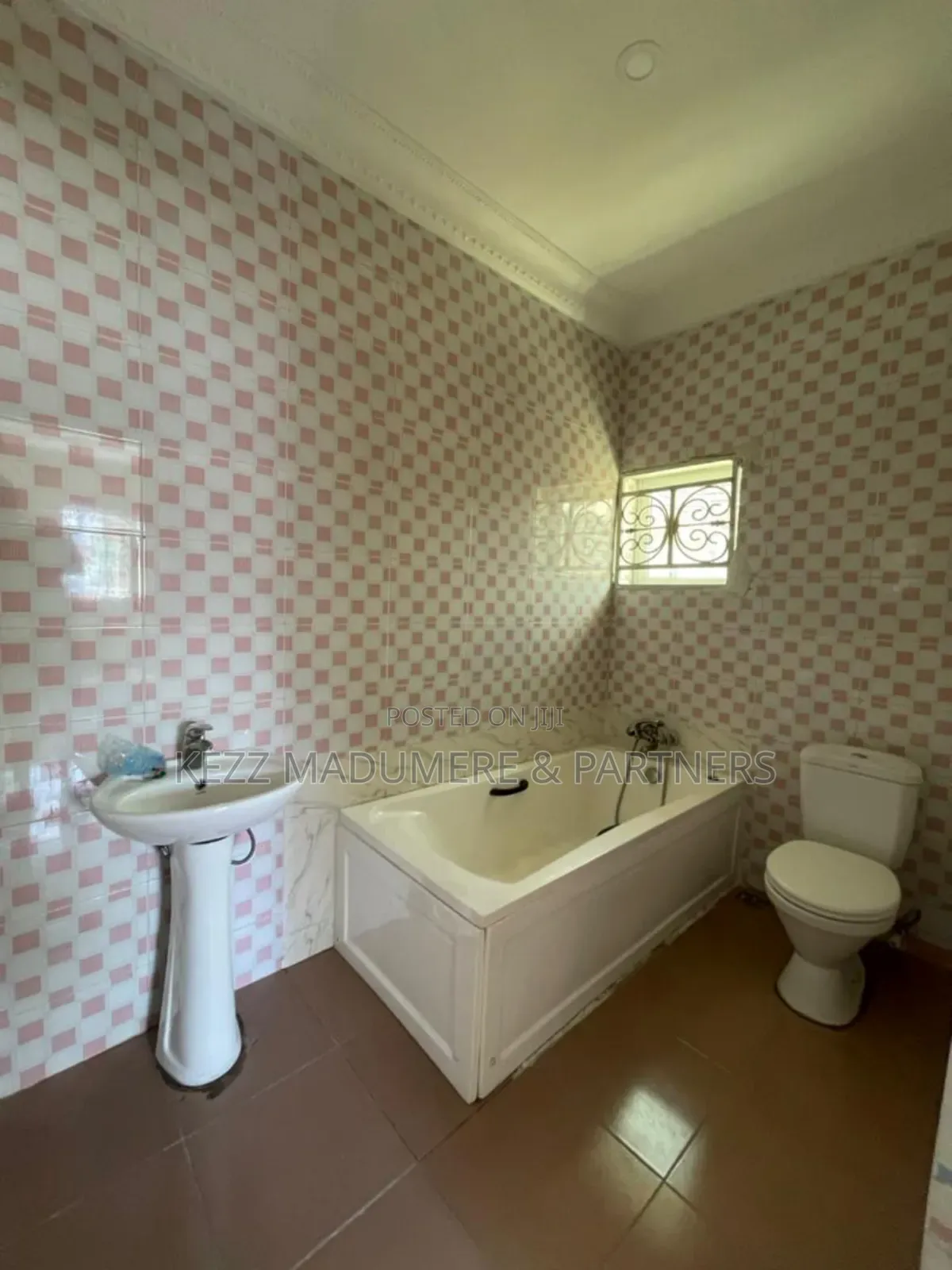 4bdrm Duplex in @ Woji , Port for sale in Port-Harcourt