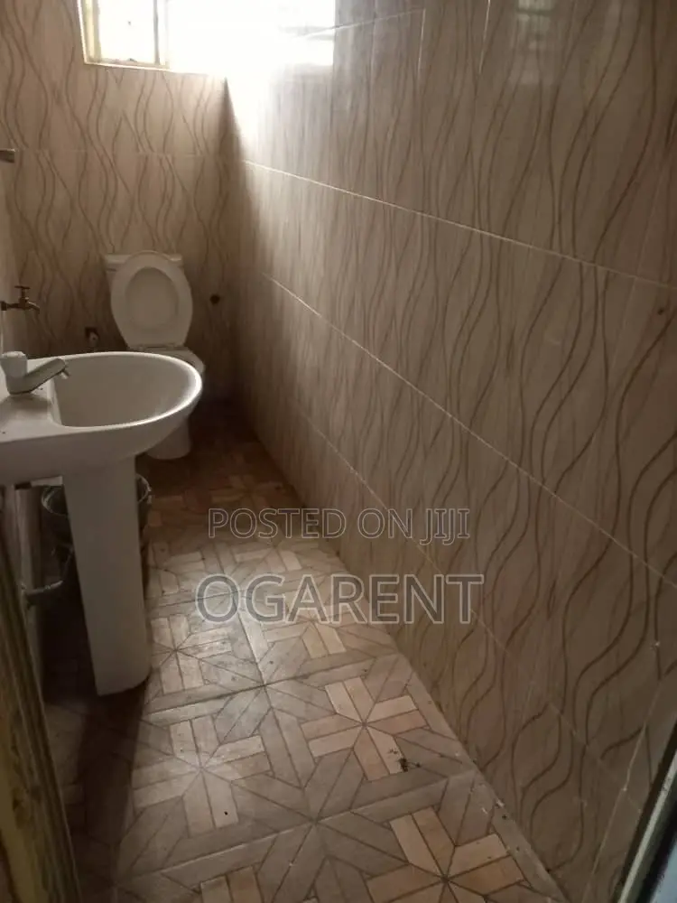 Furnished 3bdrm Apartment in Fanuolu Street Off, Benin City for rent in Benin City