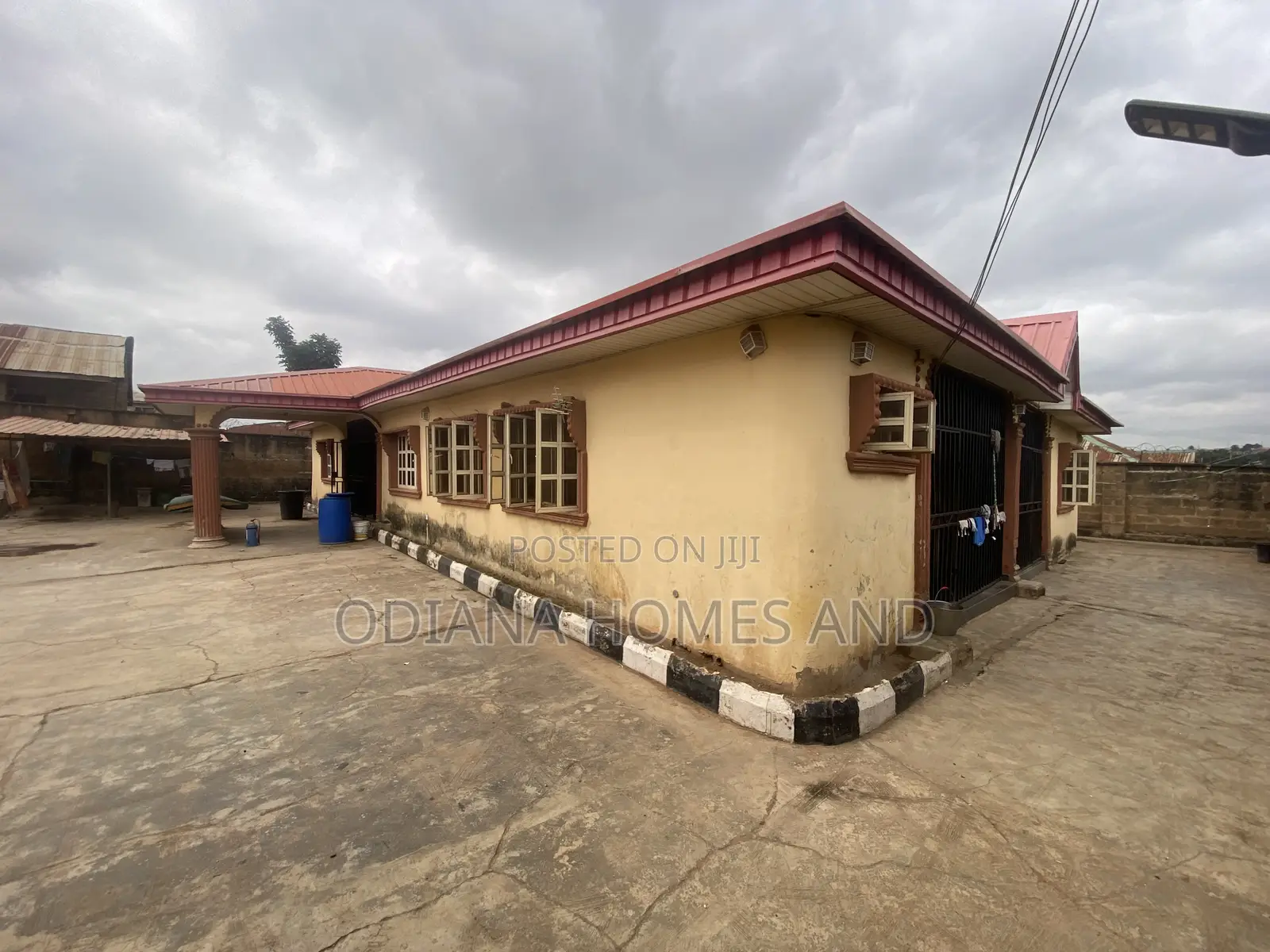 7bdrm Bungalow in Wakajaiye , Ibadan, Wakajaye for sale in Wakajaye