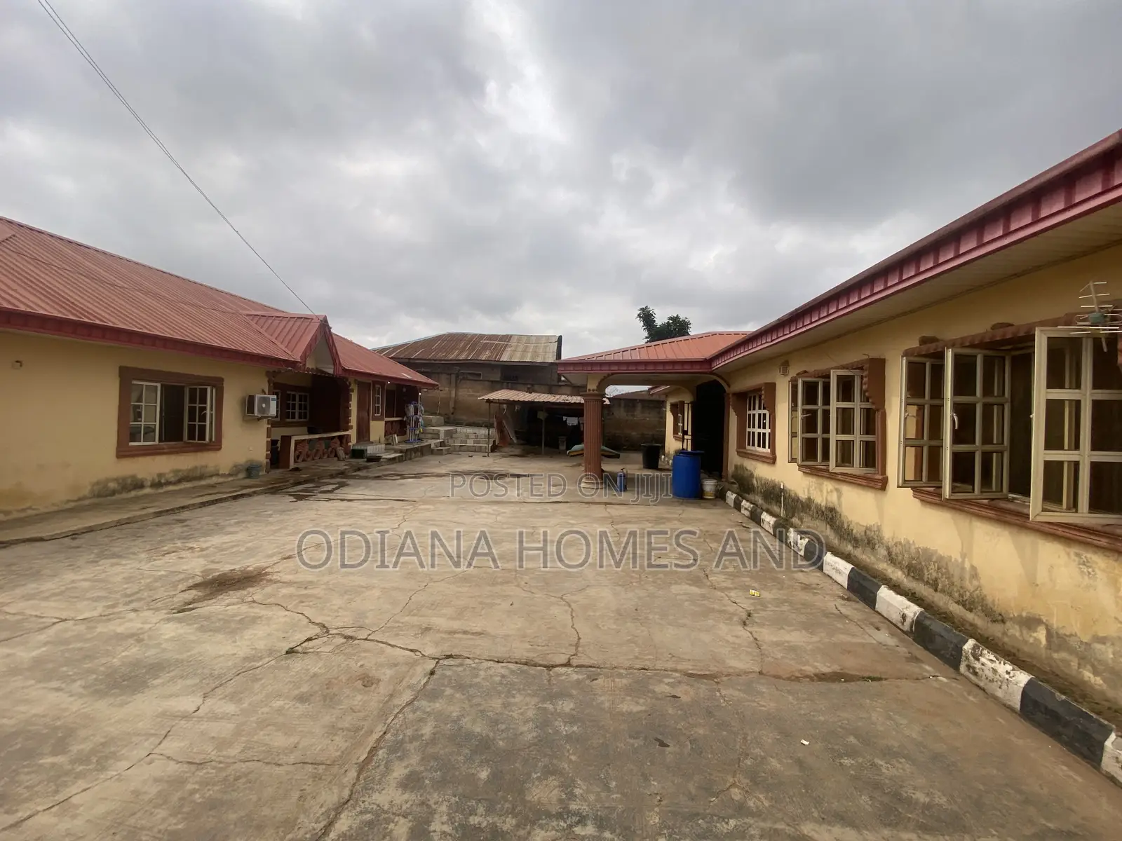 7bdrm Bungalow in Wakajaiye , Ibadan, Wakajaye for sale in Wakajaye