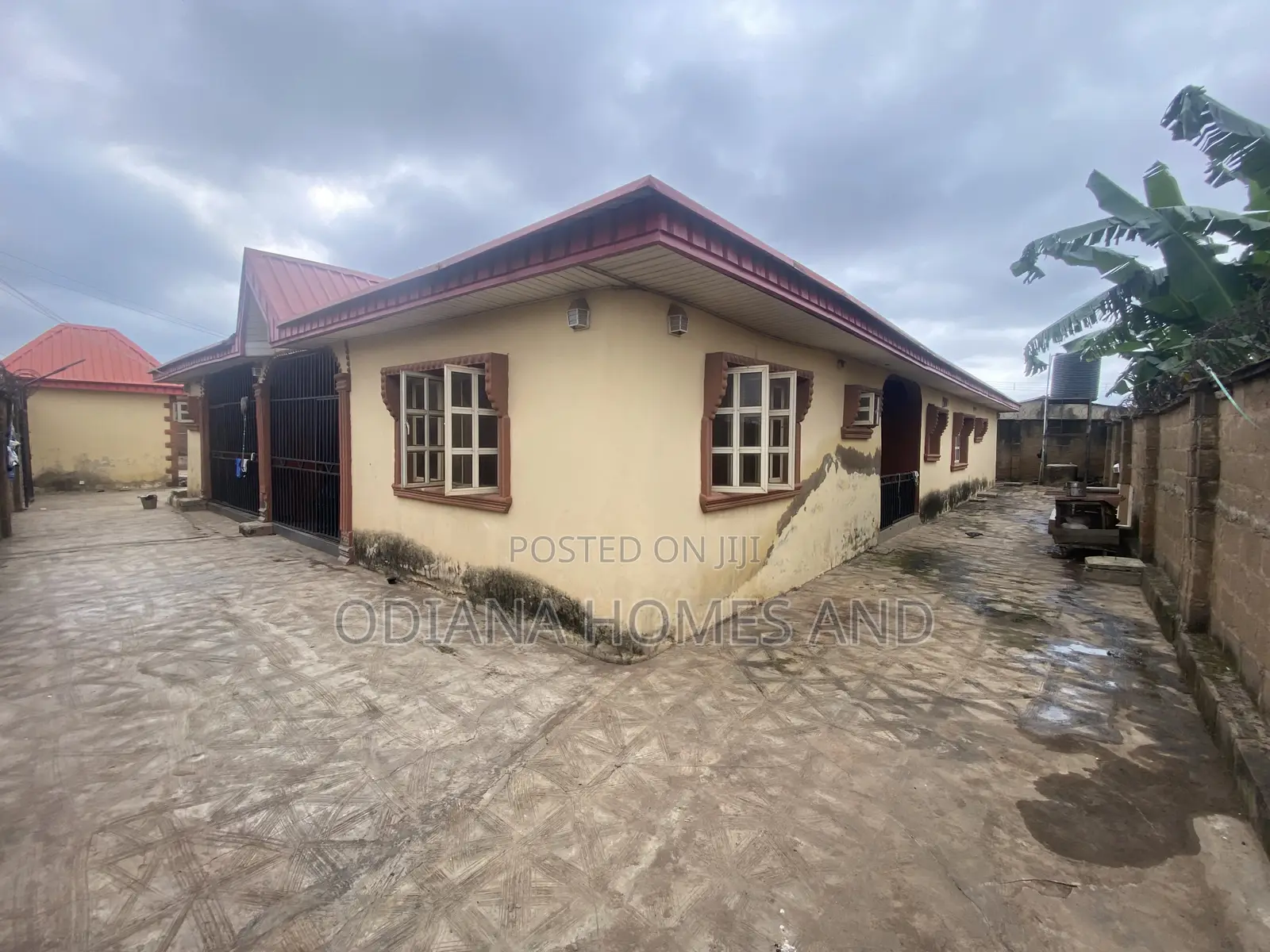 7bdrm Bungalow in Wakajaiye , Ibadan, Wakajaye for sale in Wakajaye