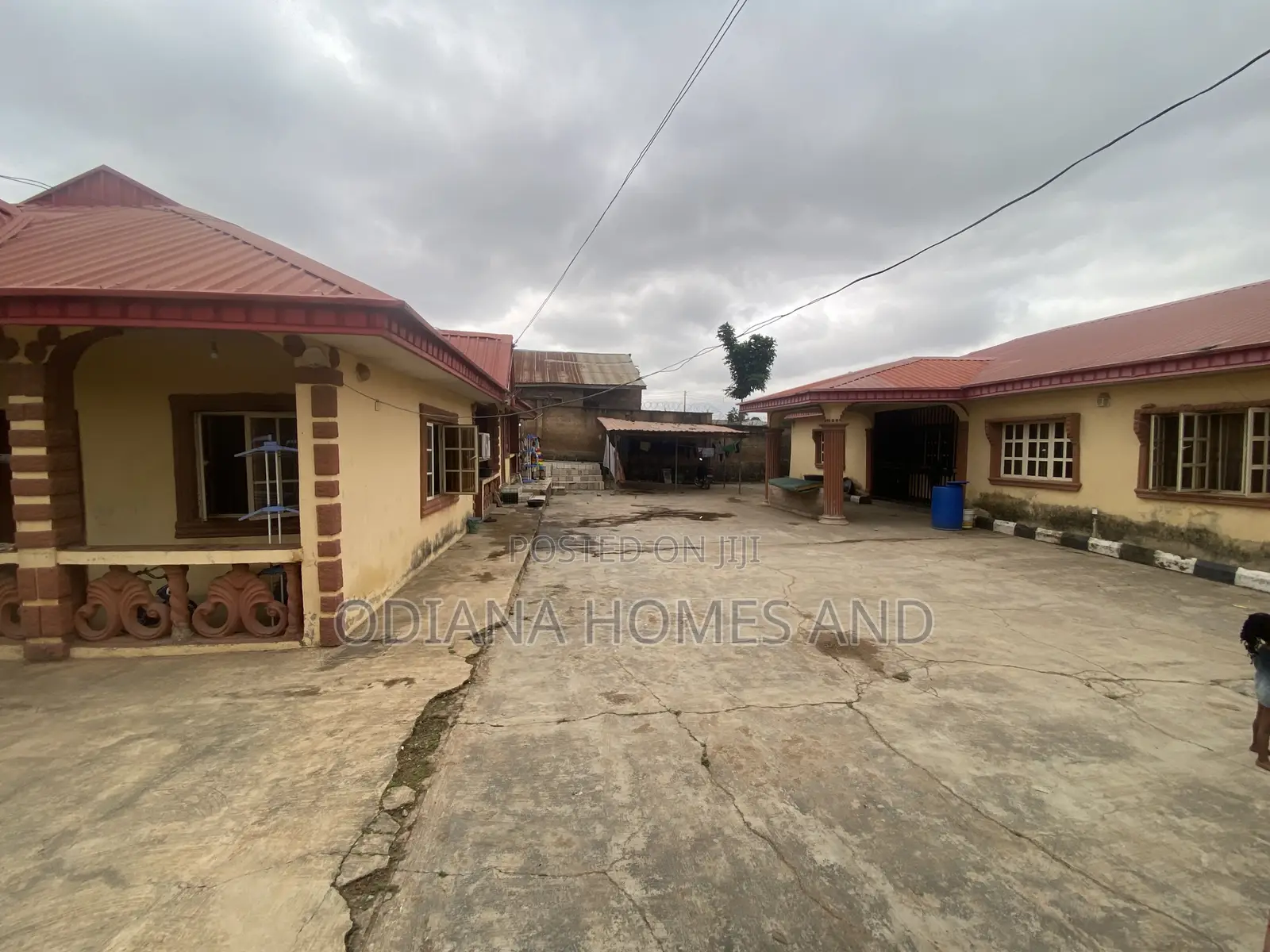 7bdrm Bungalow in Wakajaiye , Ibadan, Wakajaye for sale in Wakajaye