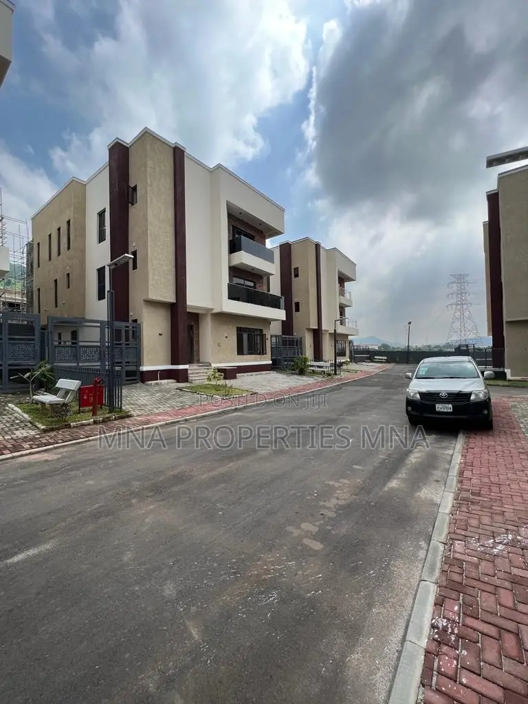6bdrm Duplex in Brentmews Estates for sale in Katampe Extension