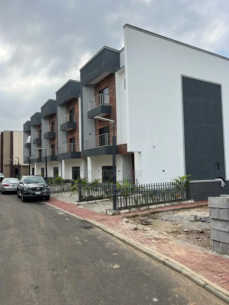 6bdrm Duplex in Brentmews Estates for sale in Katampe Extension