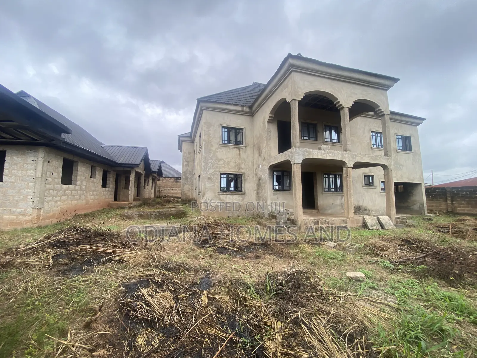 10bdrm Duplex in Ekerin ,Ologuneru for sale in Ologuneru